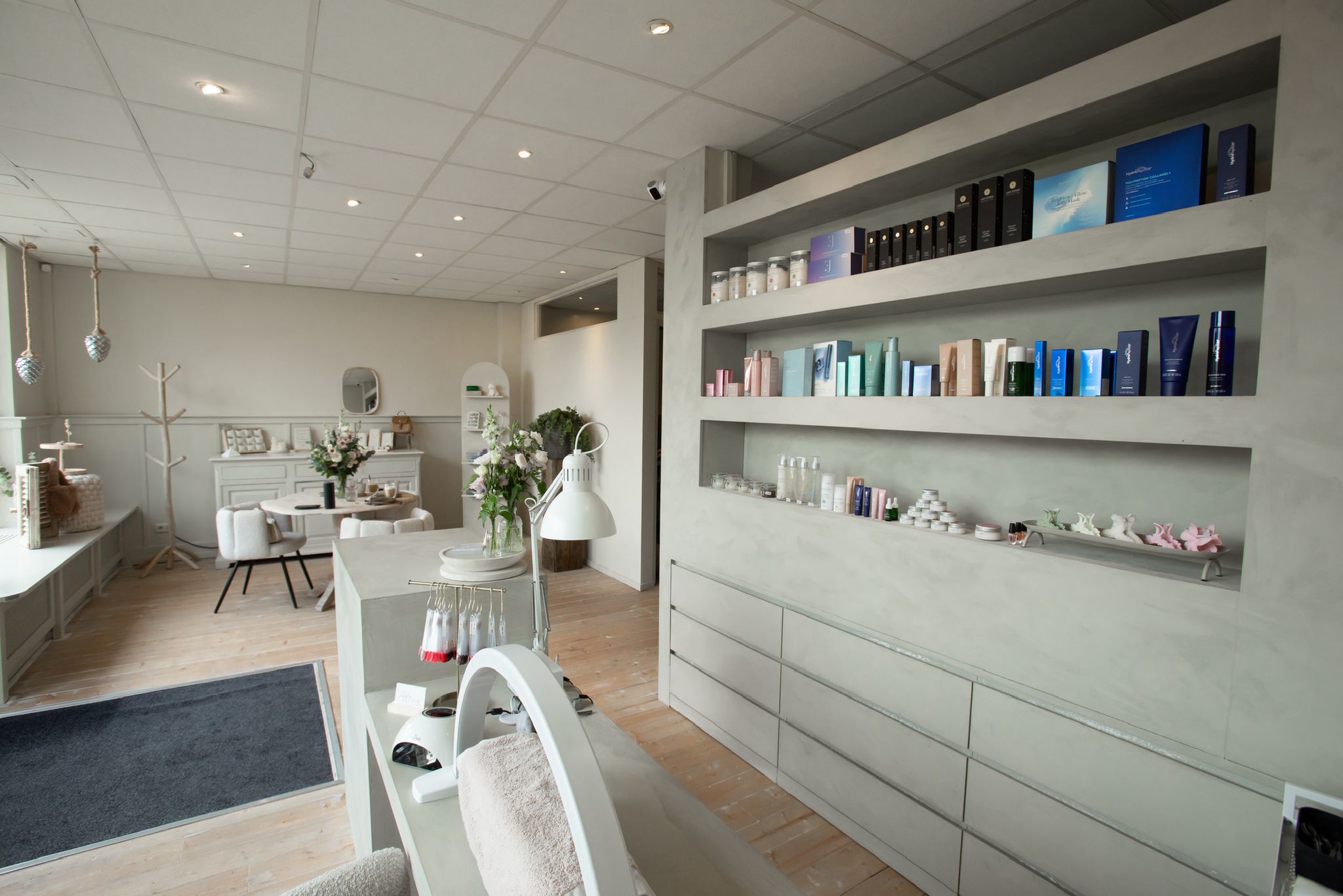 De salon van Morphée met HydroPeptide-producten